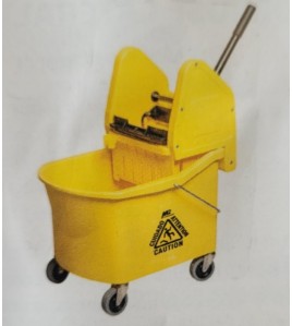 32 qt Grizzly sidepress bucket and wringer combo M2  32 qt Grizzly sidepress bucket and wringer combo M2